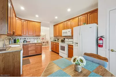 1209 Holly Ln #1209, Cedar Grove Twp., NJ 07009 - Photo 5