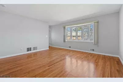 2075 Barnett St, Rahway, NJ 07065 - Photo 5