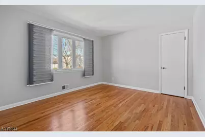 2075 Barnett St, Rahway, NJ 07065 - Photo 7