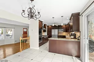 42 Arden Ct, Berkeley Heights Township, NJ 07922 - Photo 9