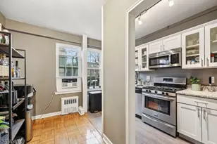 5 Roosevelt Pl, Montclair, NJ 07042 - Photo 5