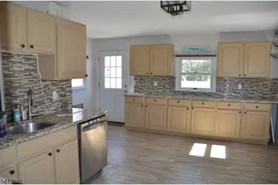 8 Millbrook Rd, Franklin Township, NJ 07882 - Photo 5