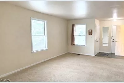 253 Spruce Ct, Raritan Township, NJ 08822 - Photo 3