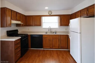 253 Spruce Ct, Raritan Township, NJ 08822 - Photo 7