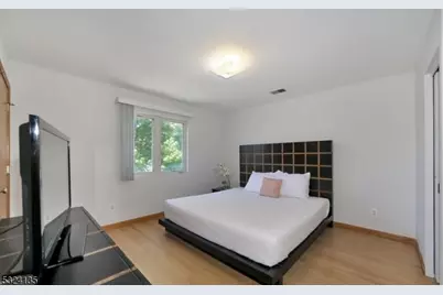 253 Delawanna Ave, Clifton, NJ 07014 - Photo 15