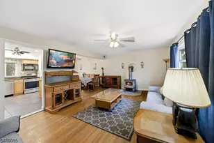 22 Cottage St, Belleville, NJ 07109 - Photo 3