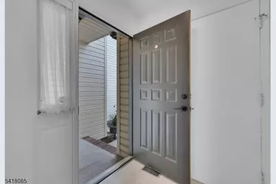 628 Almond Ct, Raritan Township, NJ 08822 - Photo 3