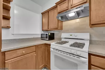 628 Almond Ct, Raritan Township, NJ 08822 - Photo 5