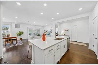 15 Whitney Ave, Morris Plains, NJ 07950 - Photo 5