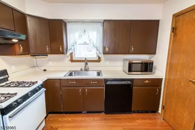 197 Fort Lee Rd, Teaneck Township, NJ 07666 - Photo 13