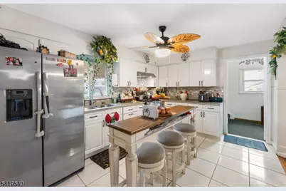 34 Henry St, Woodbridge Township, NJ 07064 - Photo 7