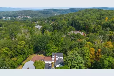 8 Tomahawk Dr, Wayne, NJ 07470 - Photo 35