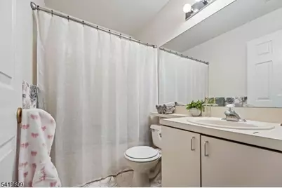 48 Cornerstone Ln, Newark, NJ 07103 - Photo 15