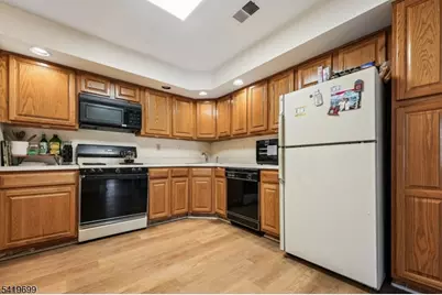 48 Cornerstone Ln, Newark, NJ 07103 - Photo 13