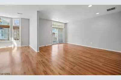 915 Kensington Ln, Livingston, NJ 07039 - Photo 5