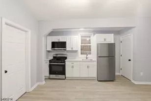 790 S 14th St, Newark, NJ 07108 - Photo 17