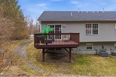 32 Oak Point Dr, Hamburg, NJ 07419 - Photo 19