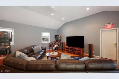 26 Allenby Lane, Scotch Plains Township, NJ 07076 - Photo 9