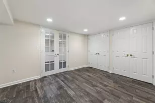 7 Valen Ct, Franklin Lakes, NJ 07417 - Photo 29