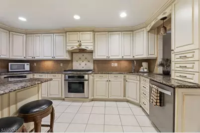 7 Valen Ct, Franklin Lakes, NJ 07417 - Photo 9