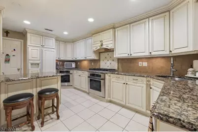 7 Valen Ct, Franklin Lakes, NJ 07417 - Photo 11