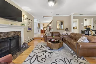 7 Valen Ct, Franklin Lakes, NJ 07417 - Photo 5