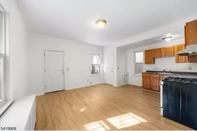 838 Rebecca Pl, Elizabeth, NJ 07201 - Photo 5