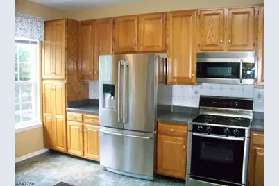 27 Briar Ln, Raritan Township, NJ 08822 - Photo 9