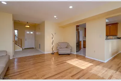 262 Abbey Dr, Franklin Township, NJ 08873 - Photo 7