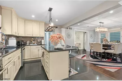 886-888 Degraw Ave, Newark, NJ 07104 - Photo 11