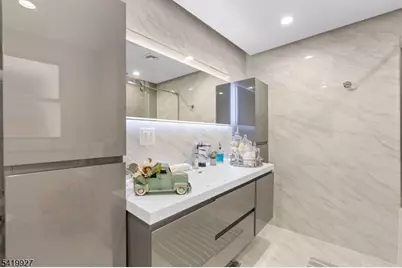 886-888 Degraw Ave, Newark, NJ 07104 - Photo 17