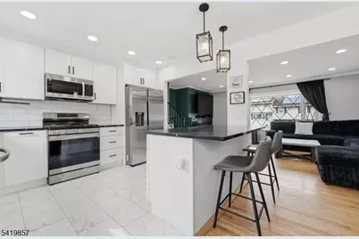 5 Epping Dr, Kenilworth, NJ 07033 - Photo 9