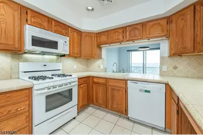 69 Amethyst Lane, Paterson, NJ 07501 - Photo 5