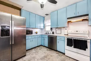 127 Horseneck Rd, Fairfield, NJ 07004 - Photo 11