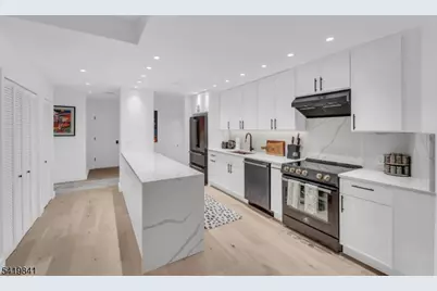 101 Shearwater Ct #25, Jersey City, NJ 07305 - Photo 7