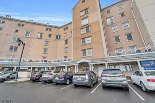 101 Shearwater Ct, Jersey City, NJ 07305 - Photo 21