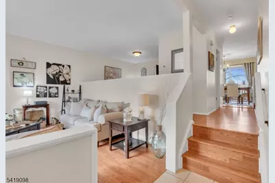 137 Sunnyvale Ct, Franklin Township, NJ 08873 - Photo 5