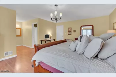 137 Sunnyvale Ct, Franklin Township, NJ 08873 - Photo 17