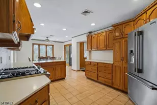 25 Victoria Dr, Clark Township, NJ 07066 - Photo 9