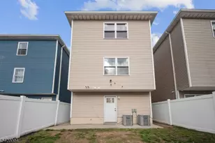 558 Broadway, Elizabeth, NJ 07206 - Photo 23