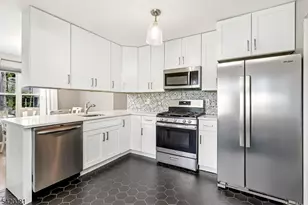 1608 Cypress Ln, East Brunswick Township, NJ 08816 - Photo 3