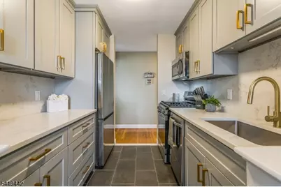 605 Grove St #15, Clifton, NJ 07013 - Photo 3