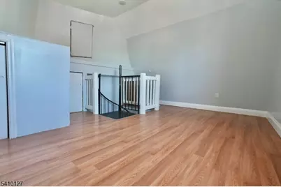 233 Bayview Ave, Jersey City, NJ 07305 - Photo 7