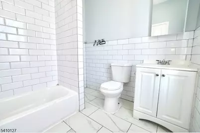 233 Bayview Ave, Jersey City, NJ 07305 - Photo 11