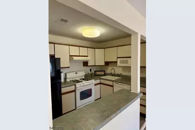 809 Woodhaven Dr, Edison, NJ 08817 - Photo 9