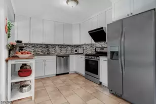 43 Woodcrest Dr, Livingston, NJ 07039 - Photo 9