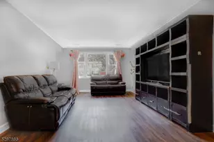 43 Woodcrest Dr, Livingston, NJ 07039 - Photo 5