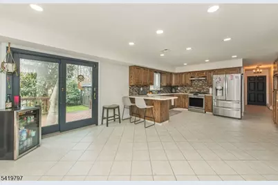 3 S Hampton Dr, Fairfield, NJ 07004 - Photo 7