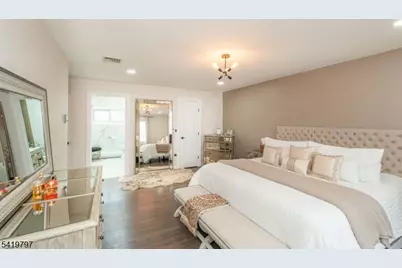 3 S Hampton Dr, Fairfield, NJ 07004 - Photo 15