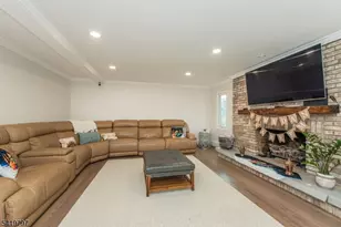 3 S Hampton Dr, Fairfield, NJ 07004 - Photo 11